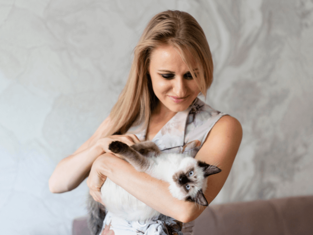 medium-shot-woman-holding-cat