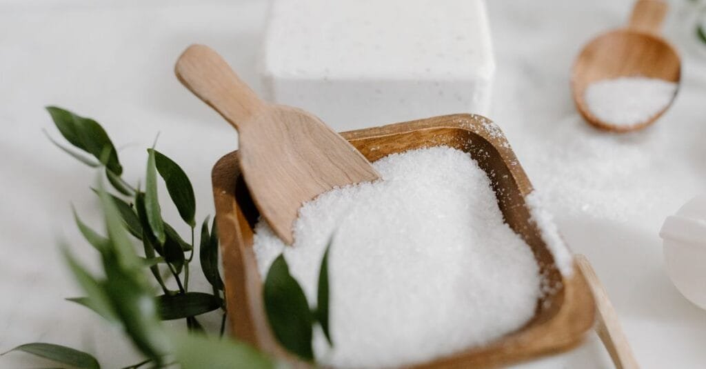 White crystal litter beads in a wooden scoop